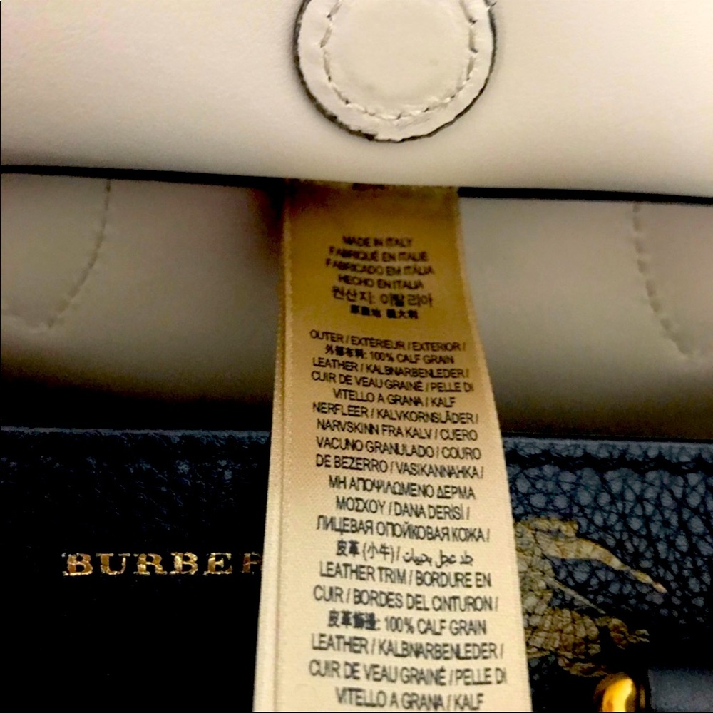 🔥Hot sale! 🔥BURBERRY BAG -LIKE NEW - Picture 8 of 10